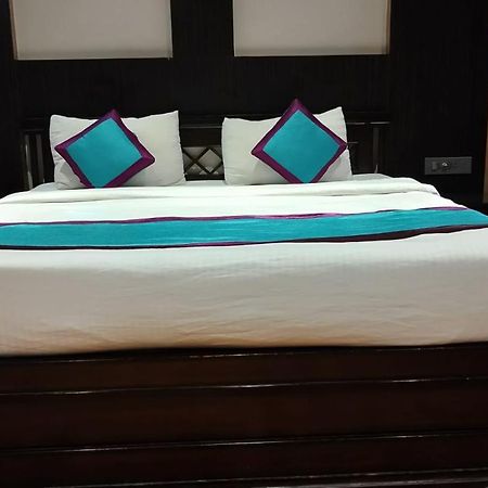 Hotel Little Palace Dibrugarh Buitenkant foto