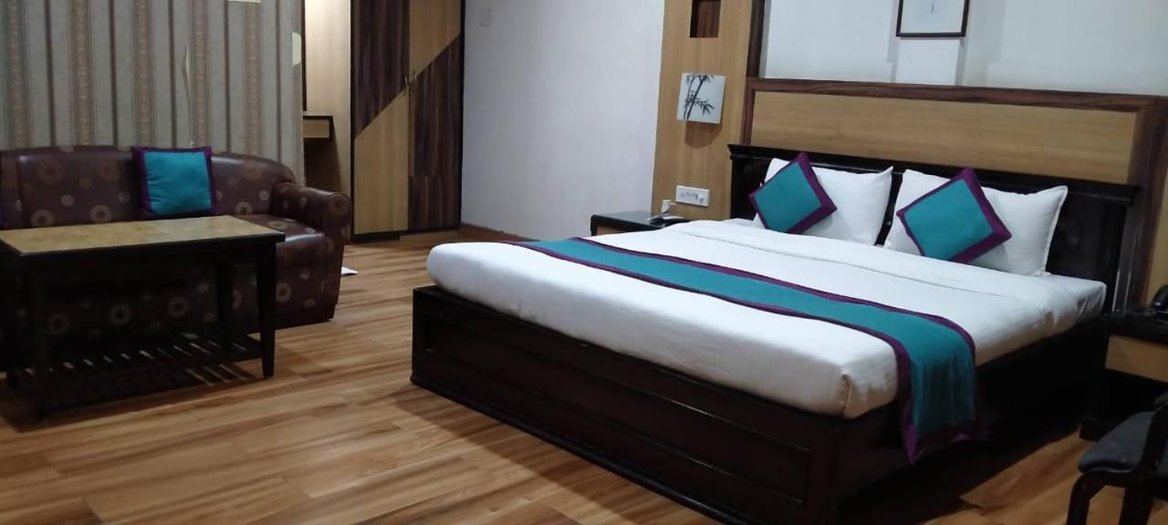 Hotel Little Palace Dibrugarh Buitenkant foto