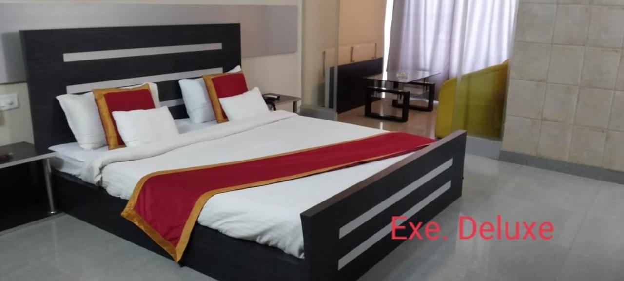 Hotel Little Palace Dibrugarh Buitenkant foto
