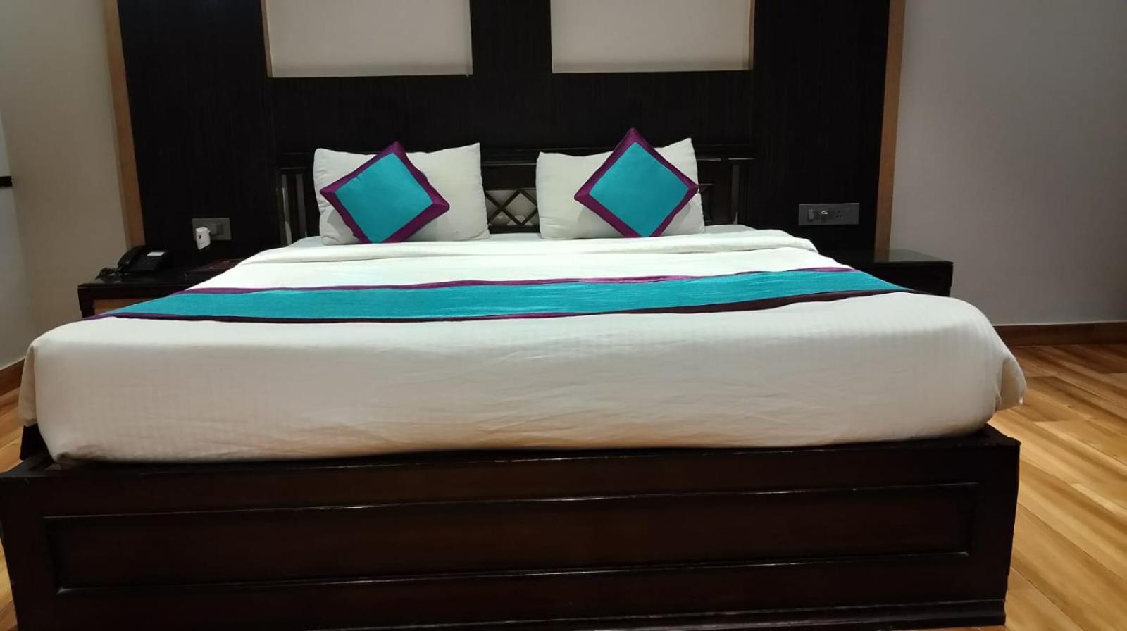 Hotel Little Palace Dibrugarh Buitenkant foto